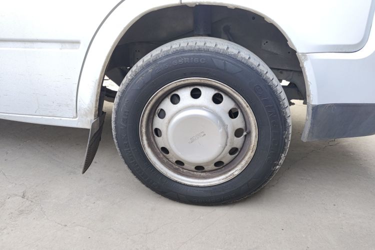 江铃 特顺 2021款 2.8T空间王金牛款短轴中高顶6座柴油国VI JX493车身外观10