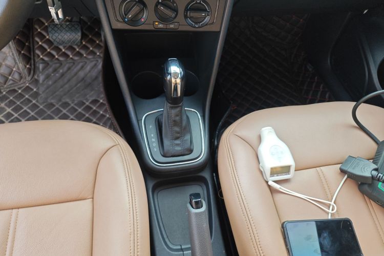 大众 Polo 2016款 1.4L 自动风尚型中控内饰18