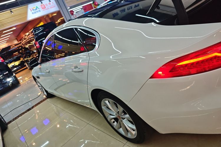 捷豹XFL 2019款 XFL 2.0T 250PS 两驱豪华版车身外观4