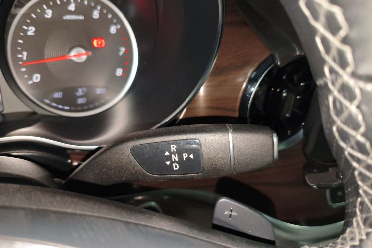 奔驰V级 2022款 V 260 领航版中控内饰18