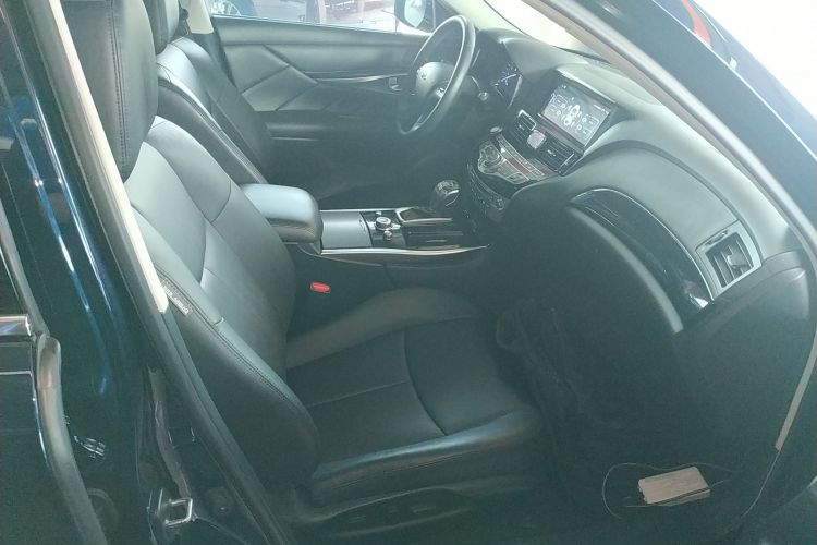 英菲尼迪Q70 2017款 Q70L 2.5L 精英版局部细节41