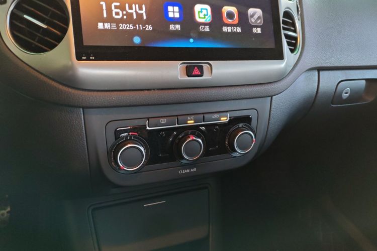 大众 途观 2016款 300TSI 自动两驱风尚版中控内饰16