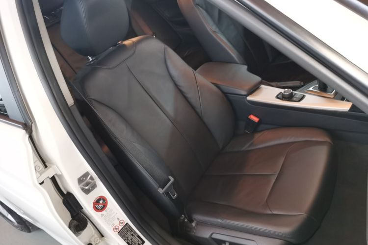 宝马3系 2014款 320i 时尚型局部细节41