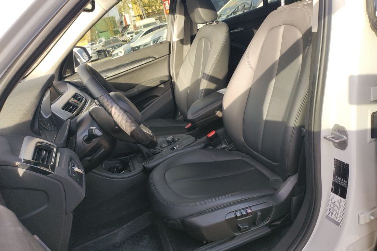 宝马X1 2018款 sDrive20Li 领先型中控内饰19