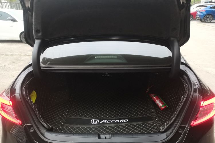 本田 雅阁 2022款 260TURBO 舒适版机舱底盘23