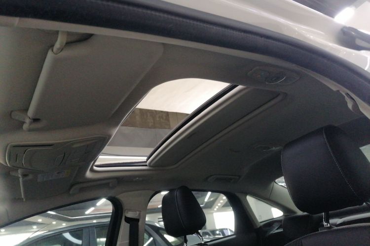 福特 福克斯 2012款 三厢 1.6L 自动风尚型中控内饰22