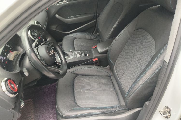 奥迪A3 2018款 30周年年型 Limousine 35 TFSI 时尚型中控内饰19