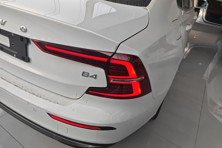 沃尔沃S60 2026款 B4 智逸豪华版车身外观9