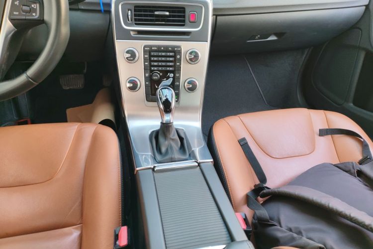 沃尔沃S60 2019款 S60L 改款 T5 智进进阶版中控内饰18