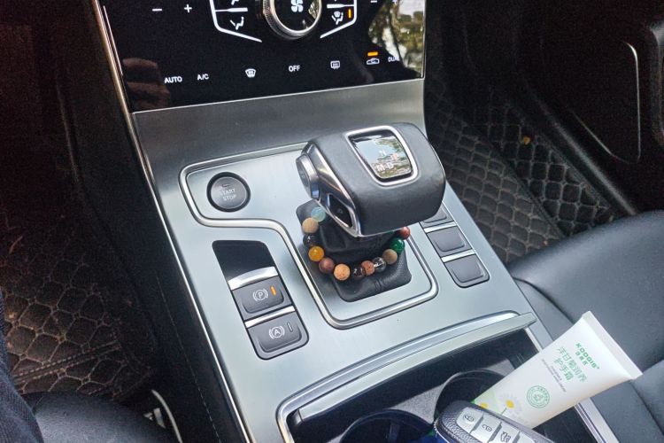 红旗H5 2022款 经典款 改款 1.5T DCT旗韵版中控内饰18