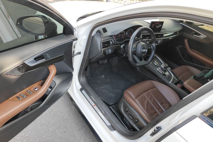 奥迪A4L 2019款 45 TFSI quattro 个性运动版 国VI中控内饰20