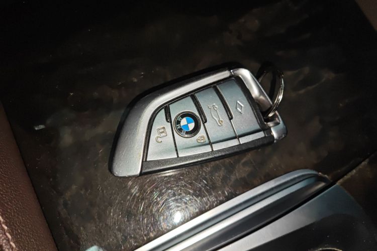 宝马5系 2019款 525Li M运动套装中控内饰7001