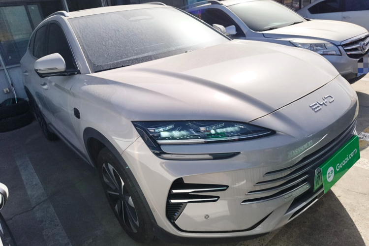 比亚迪 宋PLUS新能源 2025款 DM-i 智驾版 112KM 尊荣型车身外观3