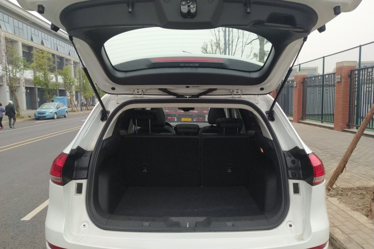 哈弗H6 2019款 红标 1.5GDIT 自动豪华智联版机舱底盘23