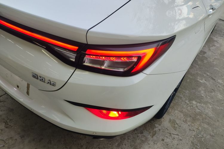 江汽集团 嘉悦A5 2020款 1.5T CVT超越型车身外观9