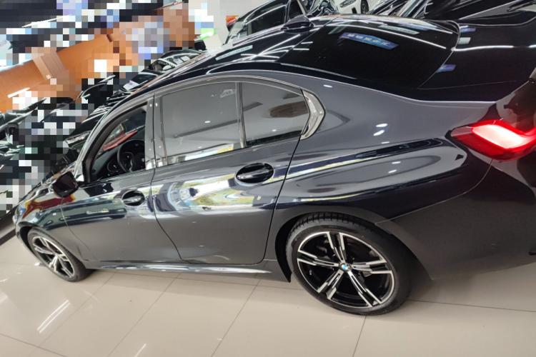 宝马3系 2022款 改款 325i M运动套装车身外观4