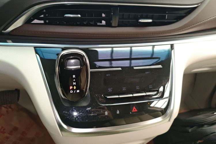 别克GL8 2021款 陆上公务舱 652T 舒适型局部细节18