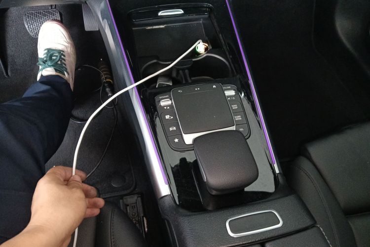 奔驰GLB 2020款 改款 GLB 200 动感型中控内饰18