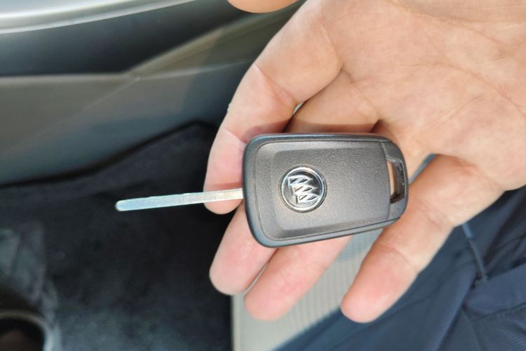 别克 英朗 2013款 GT 1.6L 自动时尚版中控内饰11