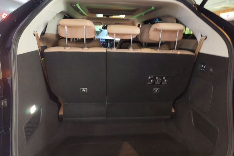 小鹏X9 2025款 650长续航 Max机舱底盘23