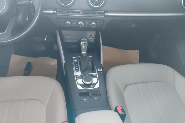 奥迪A3 2017款 Sportback 35 TFSI 进取型中控内饰18