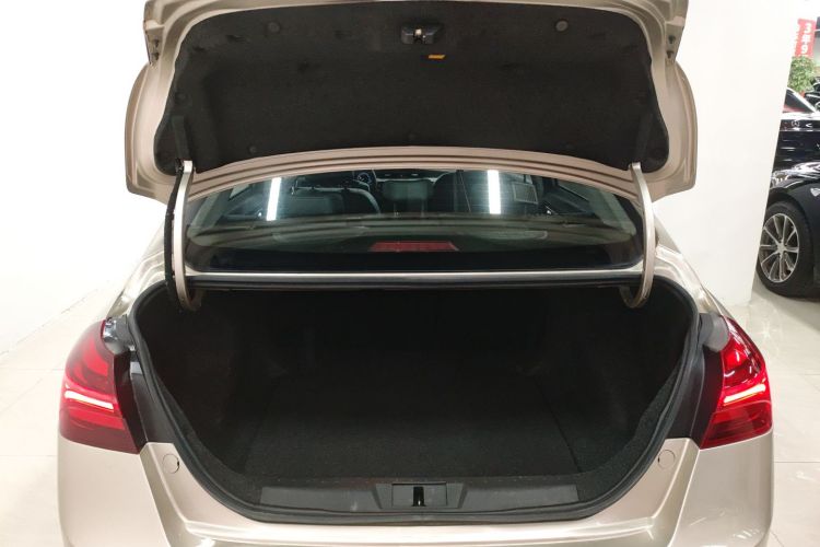 吉利汽车 帝豪 2019款 领军版 1.5L CVT豪华型 国VI机舱底盘23