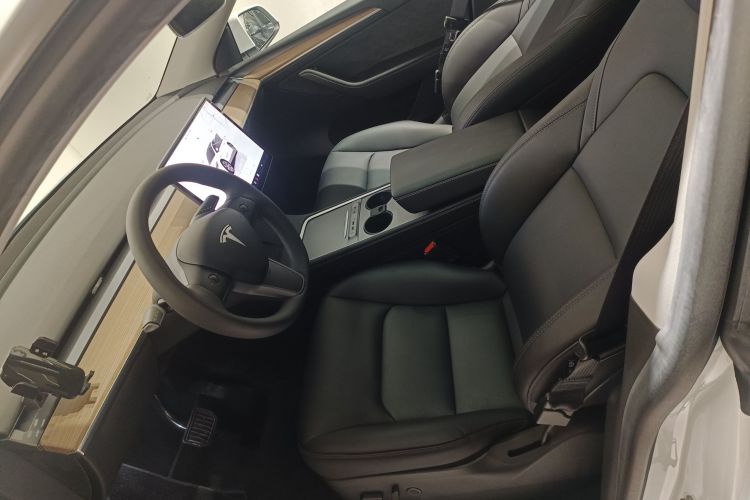 特斯拉 Model Y 2022款 改款 长续航全轮驱动版中控内饰19