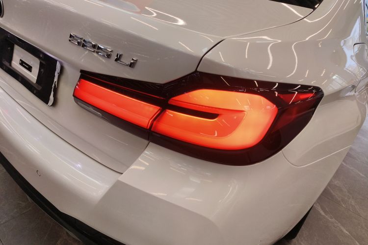 宝马5系 2022款 改款二 525Li M运动套装车身外观9