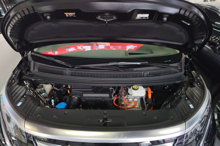 腾势D9 2022款 DM-i 970 四驱尊荣型机舱底盘24