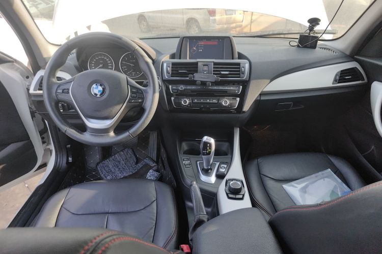 宝马1系(进口) 2016款 118i 领先型中控内饰12