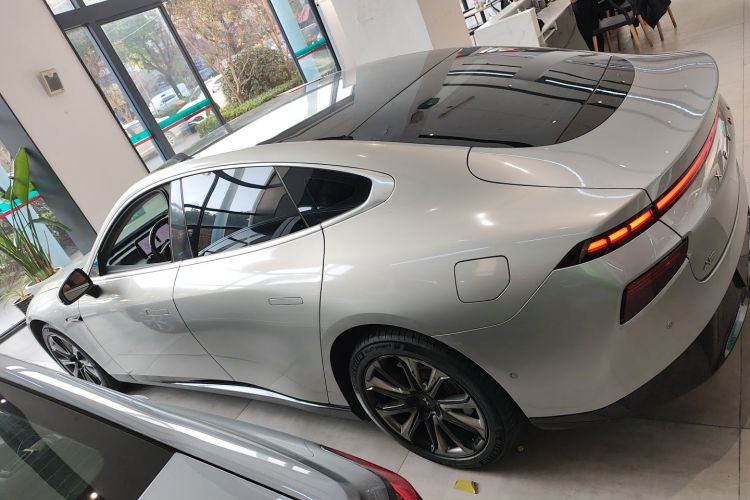 小鹏P7 2022款 670N+车身外观4