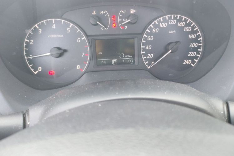 日产 轩逸 2014款 1.6XV CVT尊享版中控内饰15