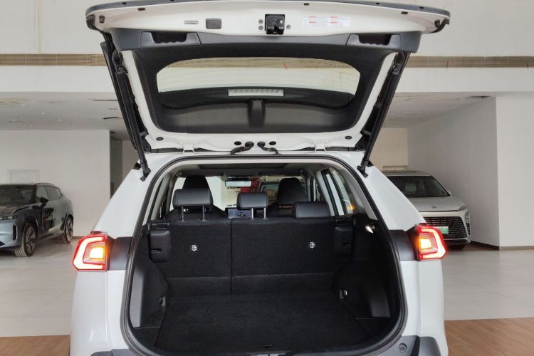 丰田 威兰达 2023款 双擎 2.5L E-CVT四驱尊贵版机舱底盘23