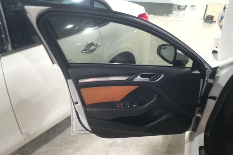 奥迪A3 2018款 30周年年型 Sportback 35 TFSI 运动型中控内饰7007