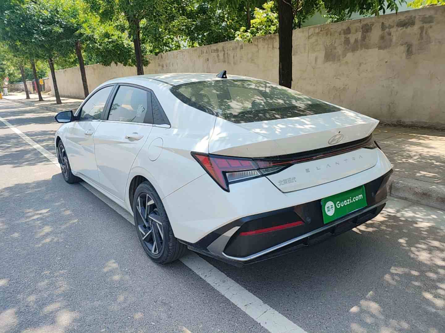 现代 伊兰特 2023款 1.5L CVT LUX尊贵版(3)