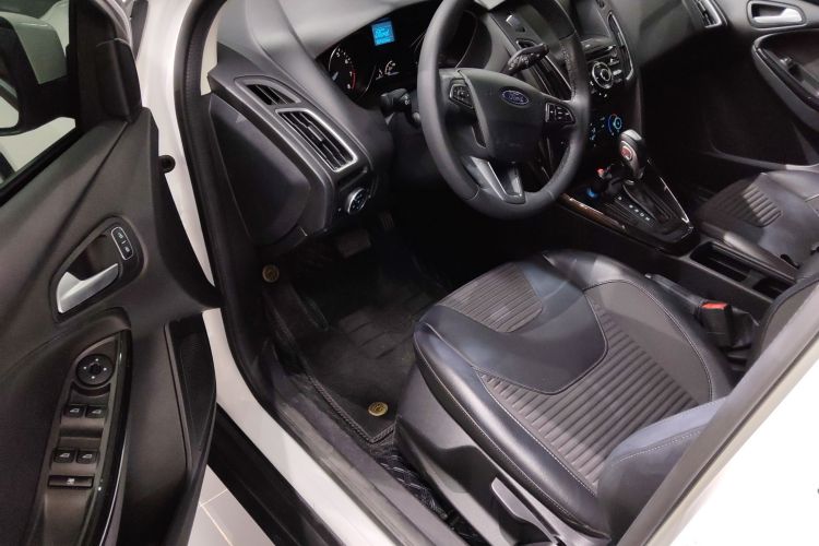 福特 福克斯 2018款 两厢经典 1.6L 自动风尚型智行版中控内饰20