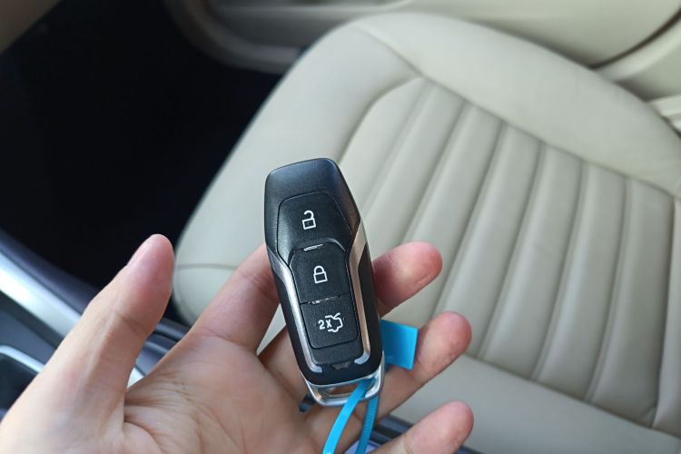 福特 蒙迪欧 2013款 2.0L GTDi200豪华型中控内饰11