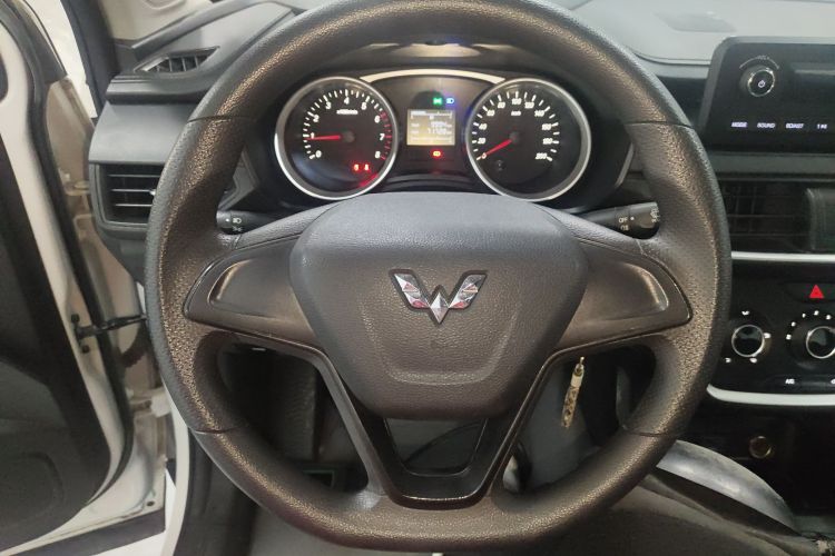 五菱汽车 五菱宏光S3 2018款 1.5L 手动标准型 国V中控内饰13