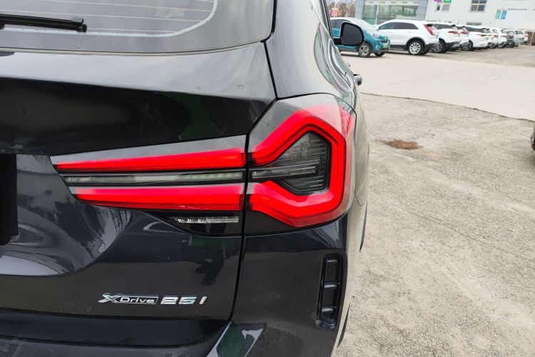宝马X3 2022款 xDrive25i M运动套装车身外观9