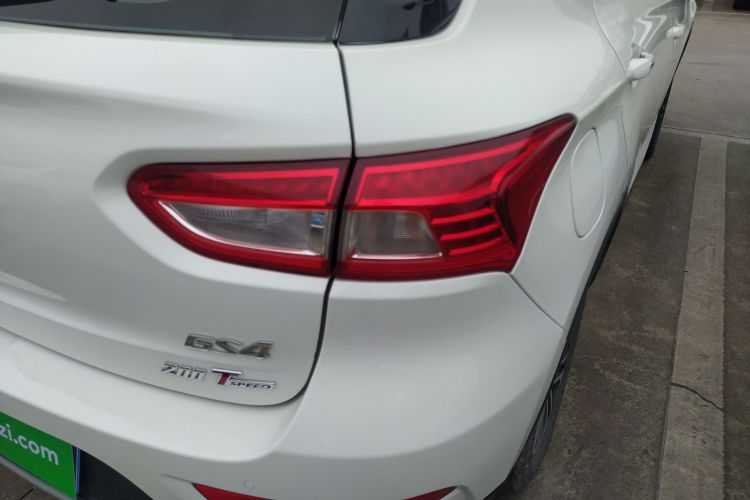 广汽传祺 传祺GS4 2015款 200T G-DCT精英版车身外观9