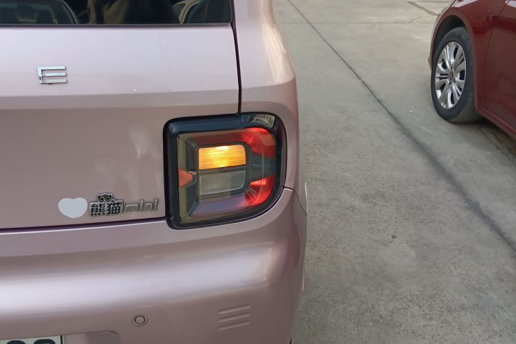 吉利银河 2023款 熊猫mini 200km 耐力熊车身外观6006