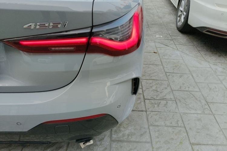 宝马4系 2022款 改款 425i M运动曜夜套装车身外观9