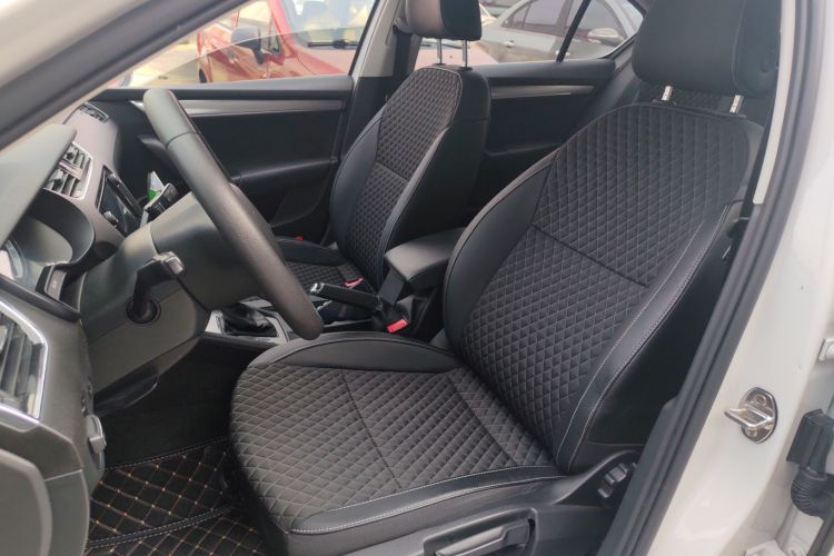 斯柯达 明锐 2019款 1.5L 自动豪华版中控内饰19