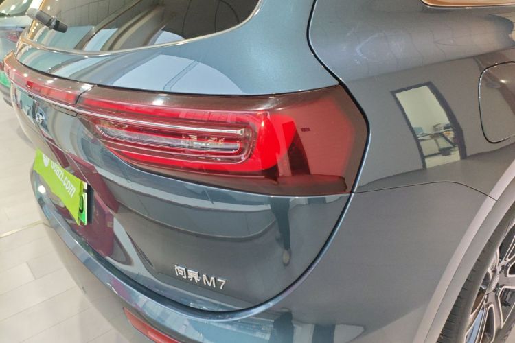 鸿蒙智行 问界M7 2024款 1.5T 智驾四驱Ultra版 5座车身外观9