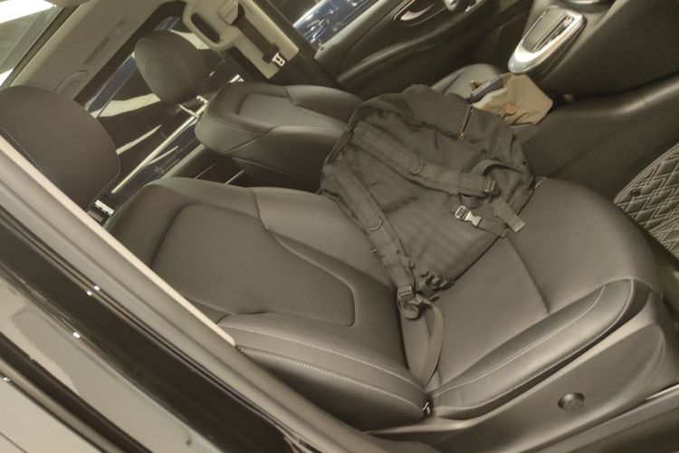 奔驰V级 2021款 V 260 领航版中控内饰41