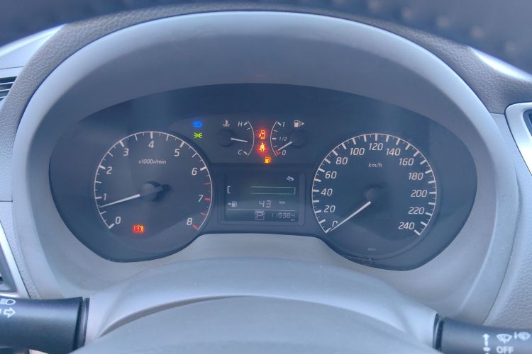 日产 轩逸 2012款 1.6XE CVT舒适版局部细节14