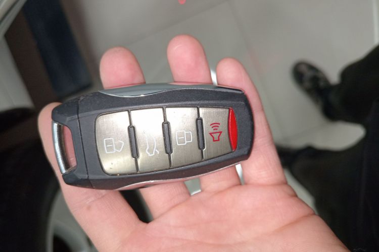 哈弗H9 2017款 2.0T 汽油四驱尊享型 5座中控内饰7001