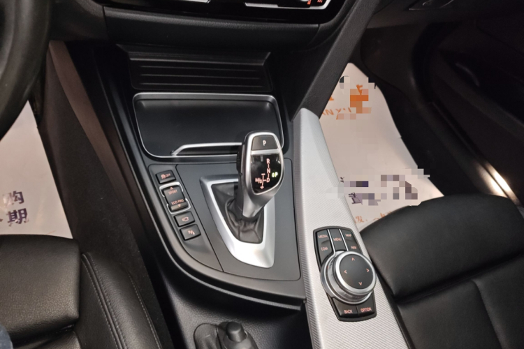 宝马3系GT 2018款 320i M运动型中控内饰18