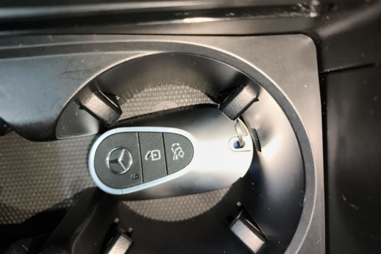 奔驰C级 2023款 C 260 L 运动版中控内饰7001