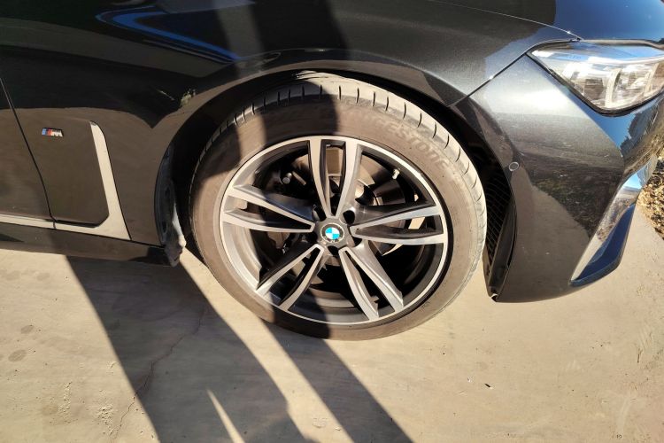 宝马7系 2021款 730Li M运动套装车身外观10